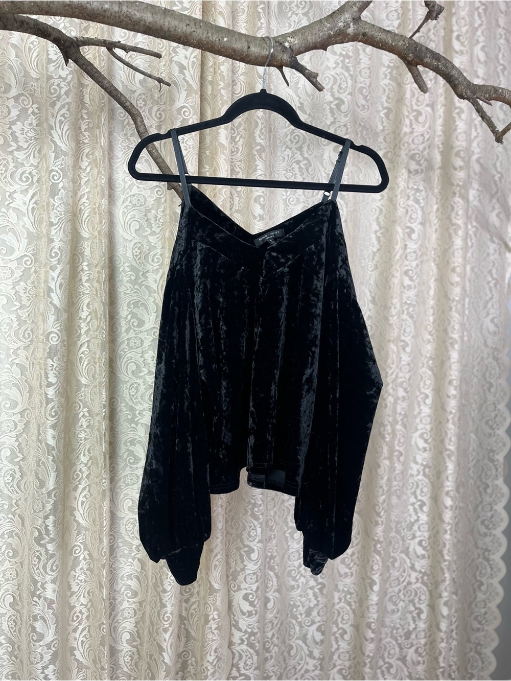 Romeo & Juliet Black Velvet Off Shoulder Long Sleeve Top